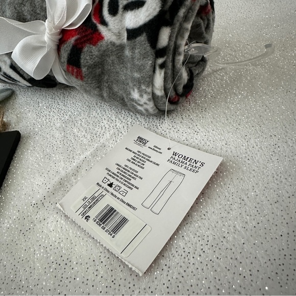 DISNEY Women’s Mickey Mouse Winter Pajama Pant - Picture 3 of 4